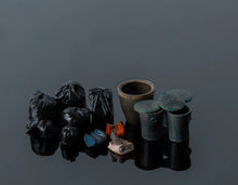 Load image into Gallery viewer, 1:64 Painted Figure Model Miniature Resin Diorama Toy Sand Rubbish Sundries Set