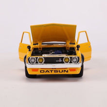 Load image into Gallery viewer, Maisto 1:24 1973 Datsun 620 Pickup Truck Sport Model Toy Diecast Metal Car BN
