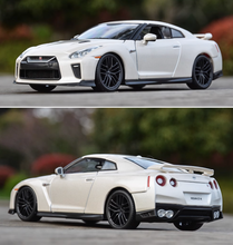 Load image into Gallery viewer, Bburago 1:24 White JDM 2017 GTR R35 Racing Sports Model Diecast Metal Car New Collection