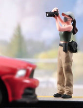 Load image into Gallery viewer, 1:64 Painted Figure Model Miniature Resin Diorama Sand Photographer Cameraman