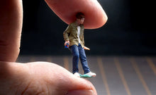 Load image into Gallery viewer, 1:64 Painted Figure Model Miniature Resin Diorama Toy Sand Leaning Man Stand
