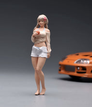 Load image into Gallery viewer, 1:24 Painted Figure Model Miniature Resin Diorama Fashion Short Brown Hair Woman