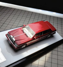 Load image into Gallery viewer, GFCC 1:64 HEC Red 1998 Silver Spur Park Ward Model Diecast Metal Car New Collection