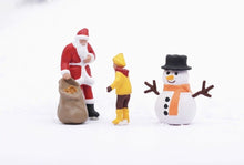 Load image into Gallery viewer, 1:64 Painted Figure Model Miniature Resin Diorama Sand Santa Christmas Kids Toy