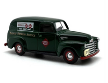 Load image into Gallery viewer, 1:87 Green 1950 Van Wagon Classic Sports Railway Model Diecast Metal Car New Collection
