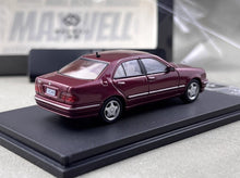 Load image into Gallery viewer, Maxwell 1:64 Wine Red E320 W210 Classic Sedan Sports Model Diecast Metal Car