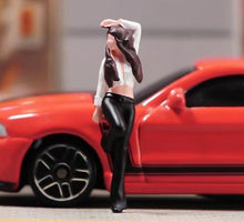 Load image into Gallery viewer, 1:64 Painted Figure Model Miniature Resin Diorama Sand Standing Posture Beauty