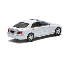 Load image into Gallery viewer, Masdi 1:64 White Reiz 2.5V Sedan Sports Model Diecast Metal Car New Collection