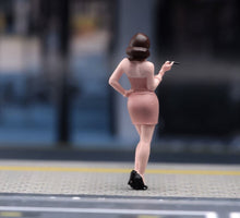 Load image into Gallery viewer, 1:64 Painted Figure Model Miniature Resin Sand Vintage Curly Hair Woman Beauty