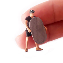 Load image into Gallery viewer, 1:64 Painted Figure Mini Model Miniature Resin Diorama Street Shooting Model