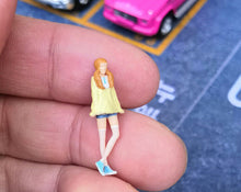 Load image into Gallery viewer, 1:64 Painted Figure Mini Model Miniature Resin Diorama Sand Toy Father Daughter