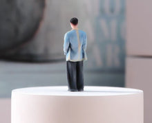 Load image into Gallery viewer, 1:64 Painted Figure Model Miniature Resin Diorama Sand Casual Man Wide-leg Pants