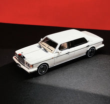Load image into Gallery viewer, GFCC 1:64 White 1998 Silver Spur Park Ward Luxury Model Diecast Metal Car New Collection