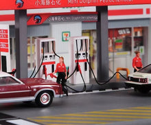Load image into Gallery viewer, 1:64 Painted Figure Model Miniature Resin Diorama Petrol Gas Station Attendant