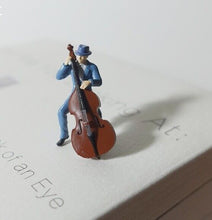Load image into Gallery viewer, 1:64 Painted Figure Model Miniature Resin Diorama Sand Jazz Band Music Singer