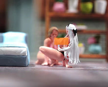 Load image into Gallery viewer, 1:64 Painted Figure Model Miniature Resin Diorama Sand Sexy Girl Lady Squat Knee