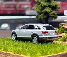 Load image into Gallery viewer, Masdi 1:64 2008 Silver Q7 FSI Quattro SUV Sports Model Diecast Metal Car New Collection