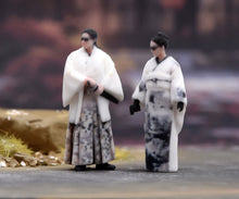 Load image into Gallery viewer, 1:64 Painted Figure Model Miniature Resin Sand Kimono Style Couple Man Woman