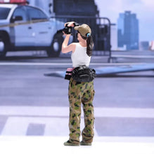 Load image into Gallery viewer, 1:24 Painted Figure Model Miniature Resin Diorama Camera Woman Photographer Lady