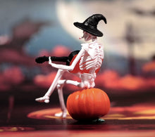 Load image into Gallery viewer, 1:64 Painted Figure Model Miniature Resin Diorama Toy Sand White Skull Hat