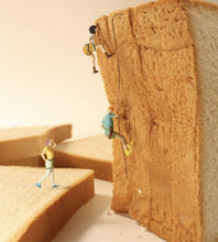 Load image into Gallery viewer, 1:64 Painted Figure Model Miniature Resin Diorama Sand Outdoor Mountain Climbing