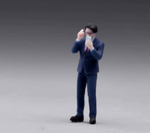 Load image into Gallery viewer, 1:64 Painted Figure Model Miniature Resin Sand Diorama Office Colleague in Suit