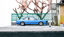 Load image into Gallery viewer, SW 1:64 Blue E24 635 CSI Couple Classic Sports Model Diecast Metal Car New