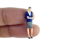 Load image into Gallery viewer, 1:64 Painted Figure Model Miniature Resin Diorama Sand Vintage WindCoat Lady Man New