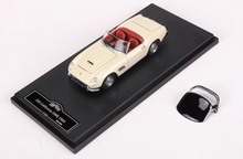Load image into Gallery viewer, GFCC 1:64 White 1960 250GT California SWB Classic Model Diecast Metal Car