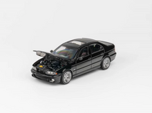 Load image into Gallery viewer, DCM 1:64 Black M5 E39 Sedan Sports Model Diecast Metal Car New Collection