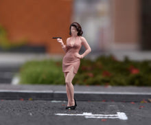 Load image into Gallery viewer, 1:64 Painted Figure Model Miniature Resin Sand Vintage Curly Hair Woman Beauty