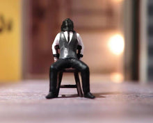 Load image into Gallery viewer, 1:64 Painted Figure Model Miniature Resin Diorama Sand Crimal Offender Hostage Collection