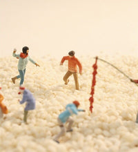 Load image into Gallery viewer, 1:64 Painted Figure Model Miniature Resin Diorama Toy Snowball Fight Firecracker