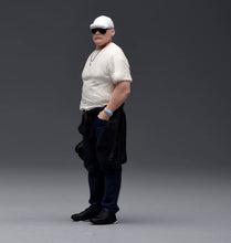 Load image into Gallery viewer, 1:24 Painted Figure Model Miniature Resin Diorama Strong Man Sunglasses Standing
