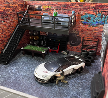 Load image into Gallery viewer, 1:64 Garage Repair Shop Display Scene Model Resin For Car New
