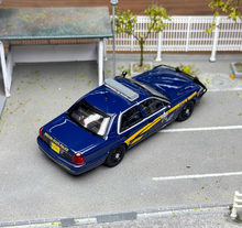 Load image into Gallery viewer, Rollin 1:64 Oregon Police OSP CV CROWN VICTORIA Model Diecast Metal Car New Collection