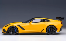 Load image into Gallery viewer, AUTOart 1:18 Yellow CORVETTE C7 ZR1 Racing Sports Model Diecast Metal Car
