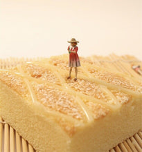 Load image into Gallery viewer, 1:64 Painted Figure Model Miniature Resin Diorama Sand BBQ Outdoor Picnic Party