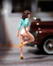 Load image into Gallery viewer, 1:64 Painted Figure Model Miniature Resin Diorama Sand Sexy Beauty Girl Standing New