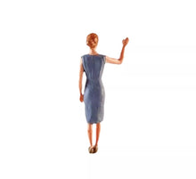 Load image into Gallery viewer, 1:64 Painted Figure Mini Model Miniature Resin Diorama Sand Couple Man Lady Toy New