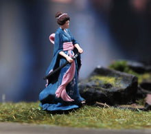 Load image into Gallery viewer, 1:64 Painted Figure Model Miniature Resin Diorama Toy Sand Kimono Beauty Lady