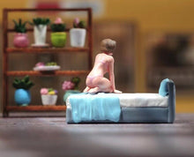 Load image into Gallery viewer, 1:64 Painted Figure Model Miniature Resin Diorama Sand Sexy Girl Lady Squat Knee