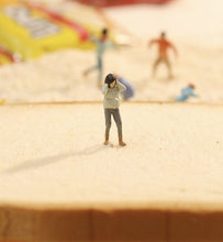 Load image into Gallery viewer, 1:64 Painted Figure Model Miniature Resin Diorama Toy Snowball Fight Firecracker