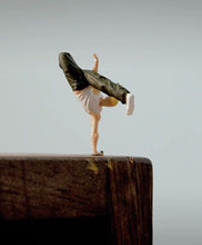 Load image into Gallery viewer, 1:64 Painted Figure Mini Model Miniature Car Scenes Resin B Hip Hop Breaking Boy