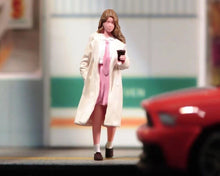 Load image into Gallery viewer, 1:64 Painted Figure Model Miniature Resin Diorama Sand Walking Girl Blone Hair New Collection