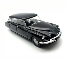 Load image into Gallery viewer, 1:76 Black 1967 DS19 Sedan Sports Model Diecast Metal Car New Collection