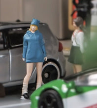 Load image into Gallery viewer, 1:64 Painted Figure Mini Model Miniature Resin Diorama Sand Trendy Hoodie Girl