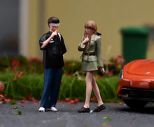 Load image into Gallery viewer, 1:64 Painted Figure Model Miniature Resin Diorama Toy Sand Couple Lovers Fashion