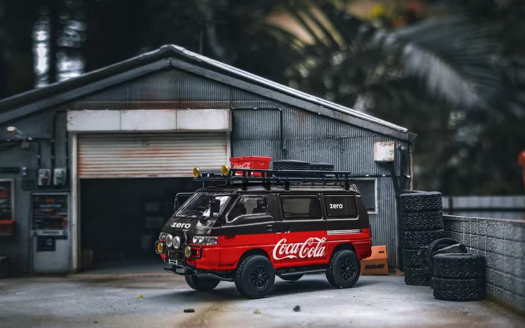 Modellino Auto Autobot 1:64 Mitsubishi Delica L300 Camper 4WD Giallo – Diecast Metallico