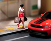 Load image into Gallery viewer, 1:64 Painted Figure Model Miniature Resin Diorama Toy Sand Shopping Girl Lady